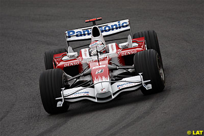 Jarno Trulli starts from second place on the grid.